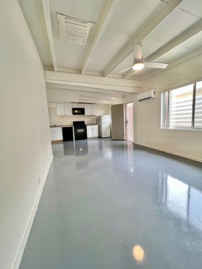 Building Photo - 540 S Mountain View Dr