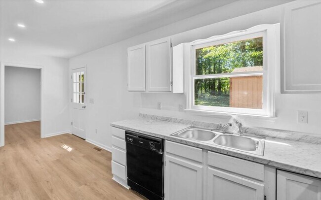 Building Photo - 120 Arcaro Dr