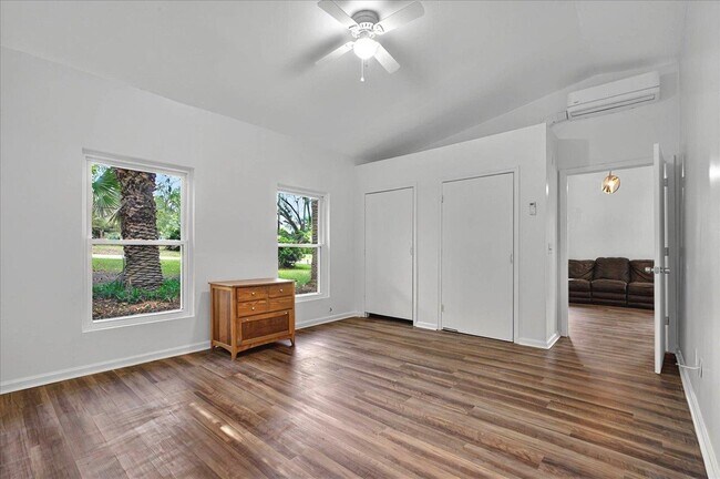 Building Photo - 1205 Gardenia Dr
