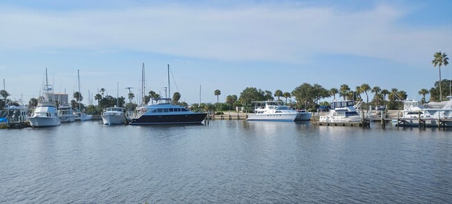 Building Photo - furnished apartment with intracoastal acce...