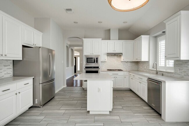 Building Photo - 2916 Alsatia Dr