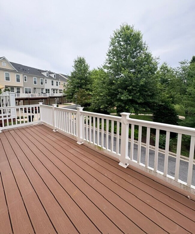 Building Photo - 121 Autumn View Dr
