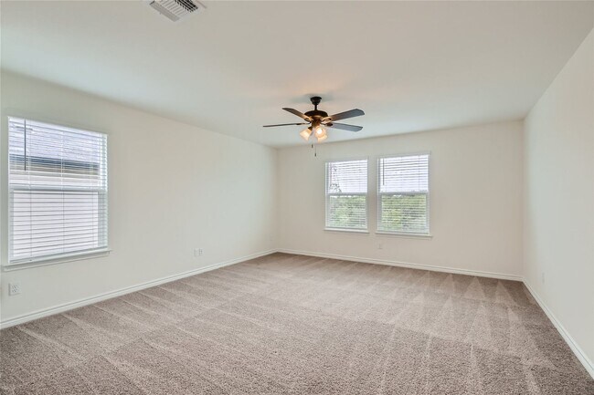 Building Photo - 4 bedrooms, loft, office, open floor plan ...