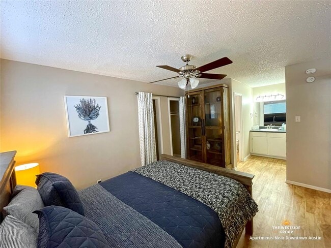 Building Photo - 1616 W 6th St