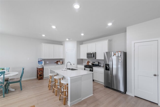 Building Photo - 123 Alset Dr