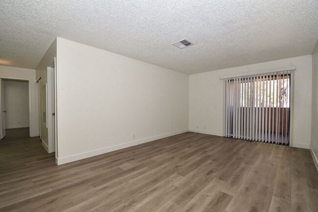 Building Photo - Charming  2 Bed 2 Bath Home at Desert Shores!