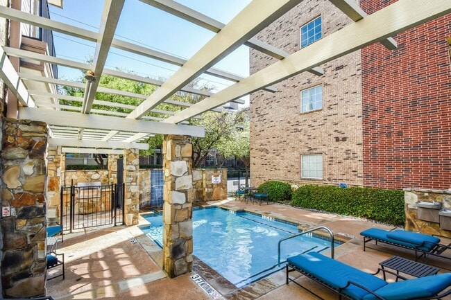Building Photo - Downtown Fort Worth Condo with Office!
