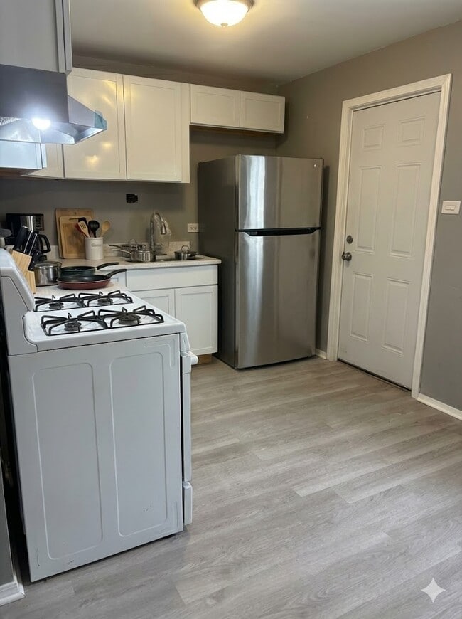 Building Photo - 1453 Diplomat Ln