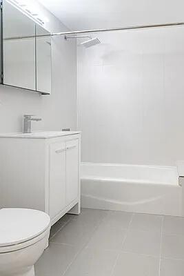 Building Photo - 161 W 16th St