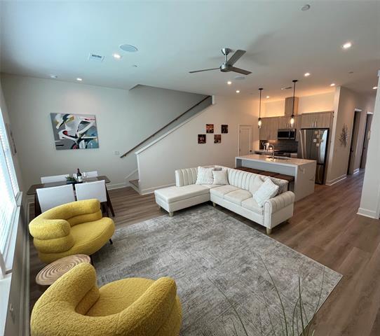 Building Photo - 1901 S Harwood St