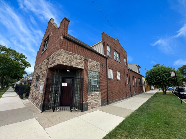 Building Photo - 2301 N Lockwood Ave