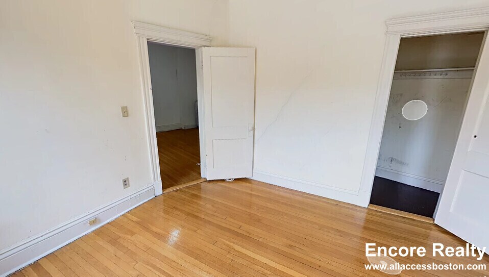 Building Photo - 54 Queensberry St