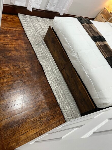 Building Photo - 212 Smith St