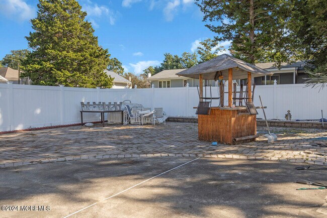 Building Photo - 691 Sussex Ct