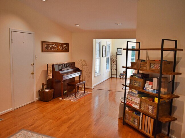 Building Photo - 8097 Winding Way Ct