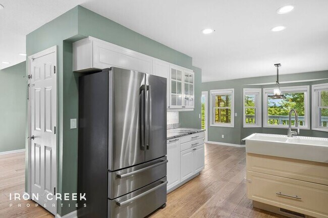 Building Photo - 8 Briar Knoll Ct