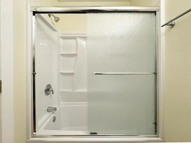Building Photo - Beautiful One Bedroom Apartment in Fox Hollow Area