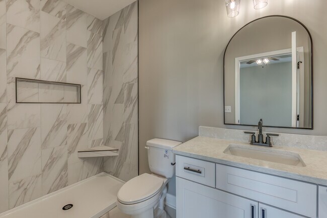 Building Photo - 319 Monroe Dr