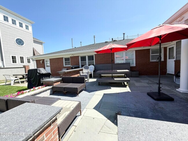 Building Photo - 5 Marius Ln