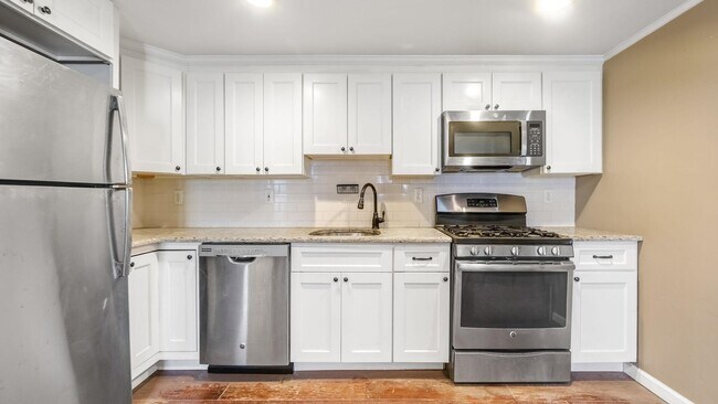 Building Photo - 49 Coles St