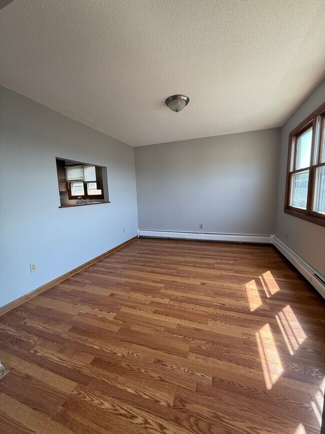 Building Photo - 66 Wynola Ave