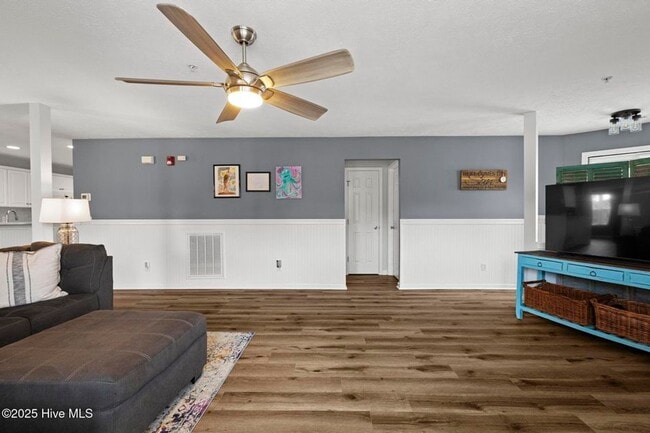 Building Photo - Fully furnished dream condo in Carolina Beach
