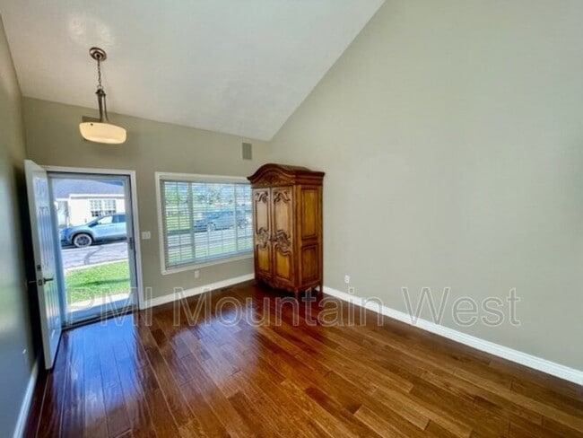Building Photo - 499 N 200 W