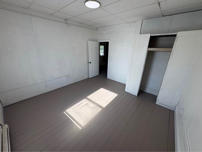 Building Photo - 400 N Anderson St
