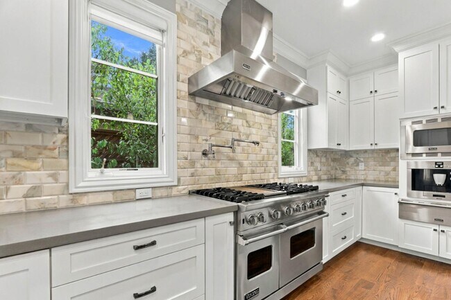 Building Photo - 3878 Magnolia Dr