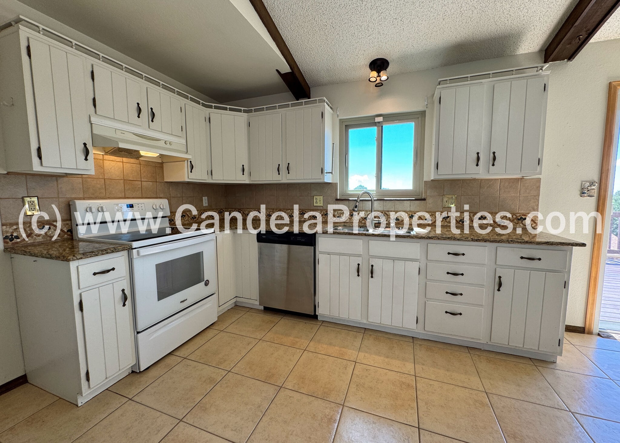Building Photo - 5615 Country Heights Dr