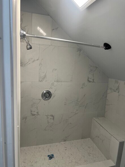 2nd Floor Full Bath - 49 Elder St