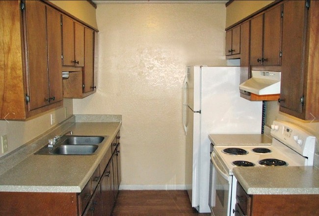 Kitchen - Windwood Apartments