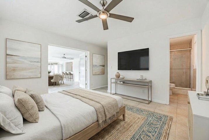 Building Photo - 270 SE 9th Ct