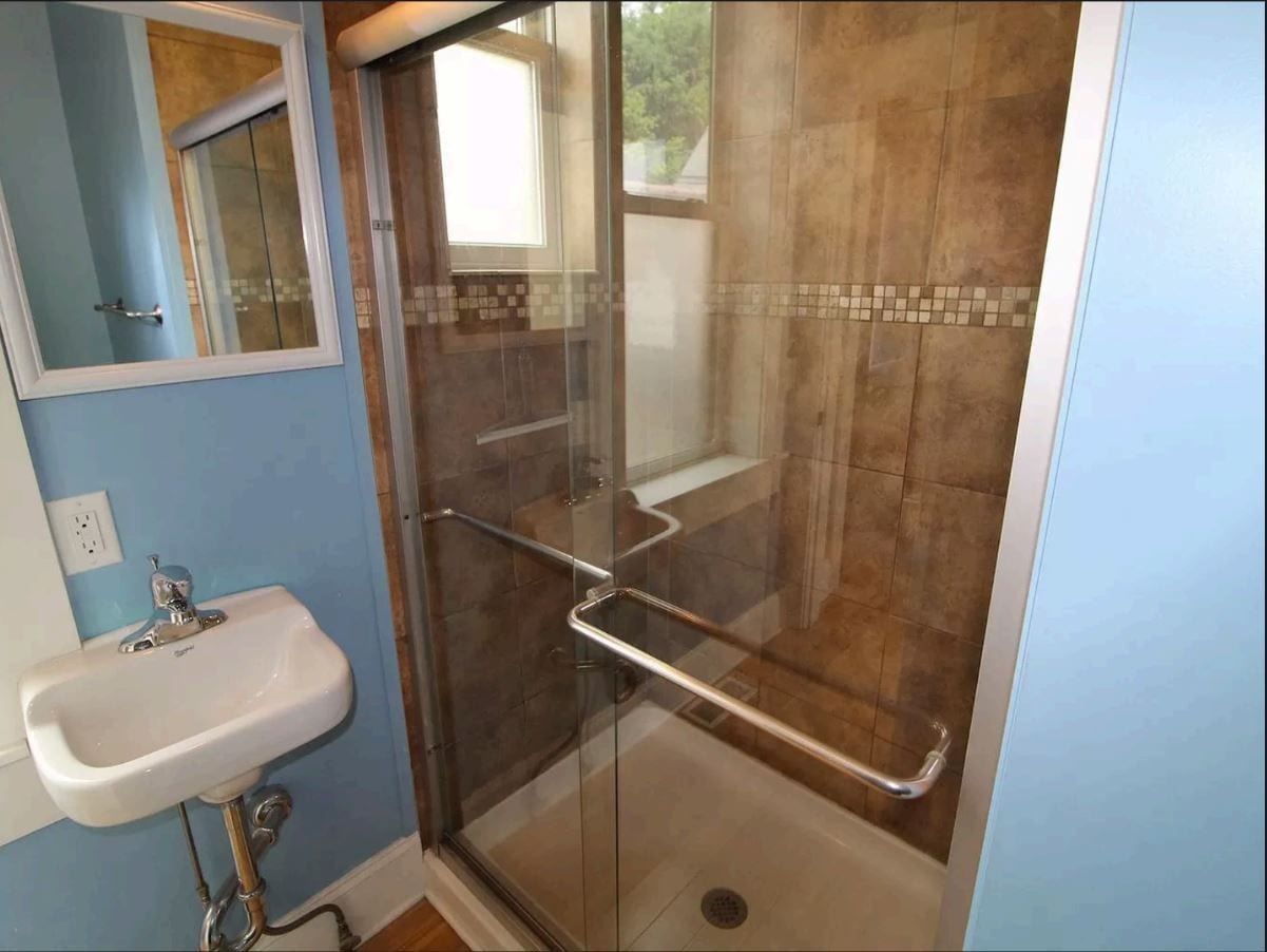 1st floor bath - 636 S Pearl St