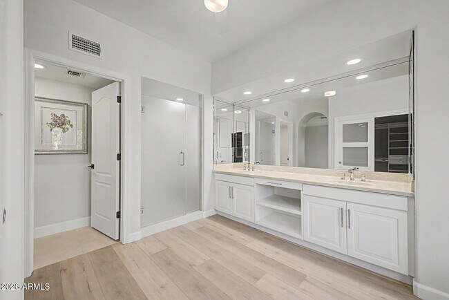 Building Photo - 3740 E Tonto Ct