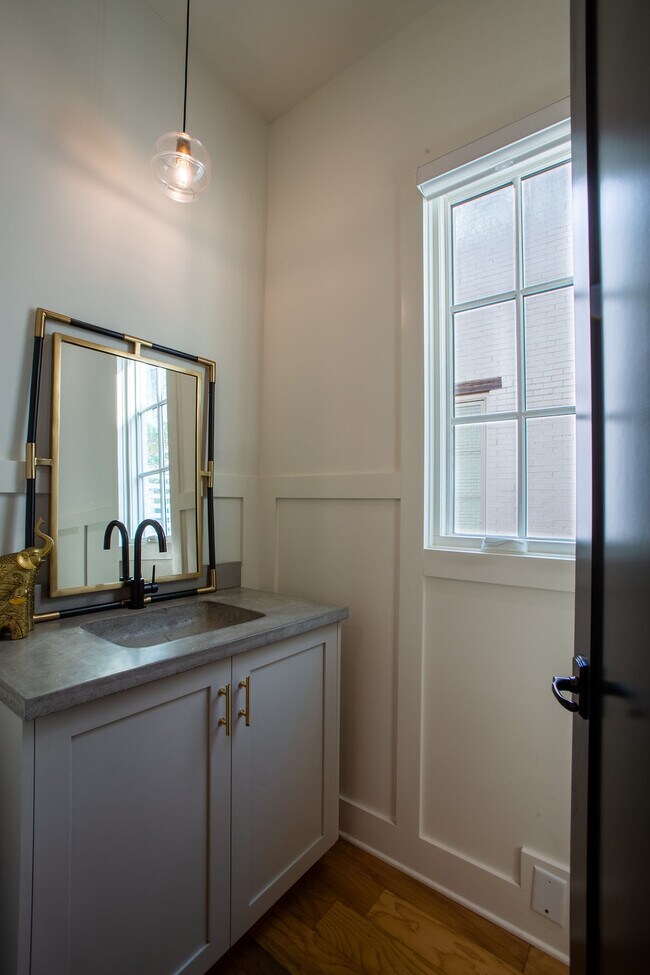 Building Photo - 130 2nd St