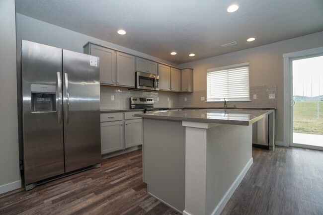 Building Photo - 13776 S Piano Ave