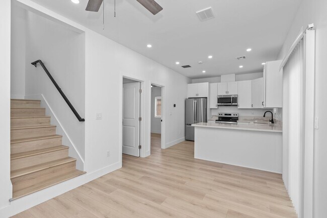 Building Photo - Fire pit!