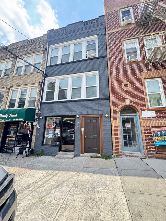 Building Photo - 6421 Hudson Ave