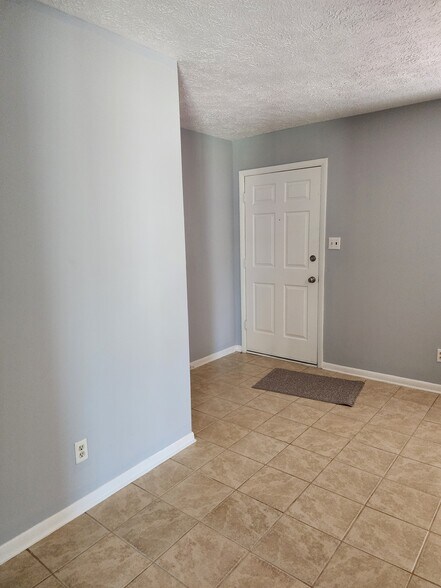 Building Photo - 2408 Crabtree Ct