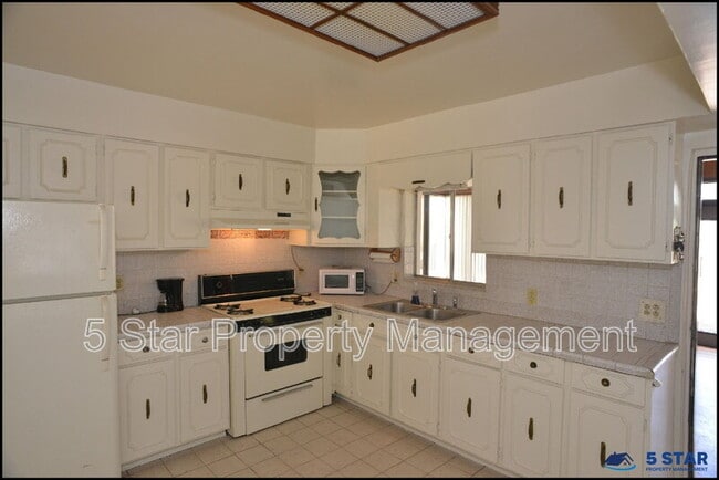 Building Photo - 6106 Tejas Dr