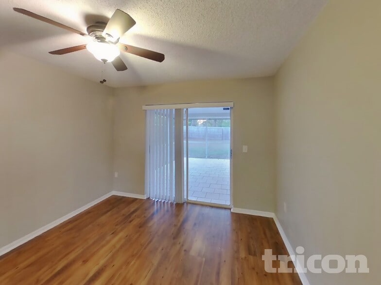 Building Photo - 1374 Godfrey Ave