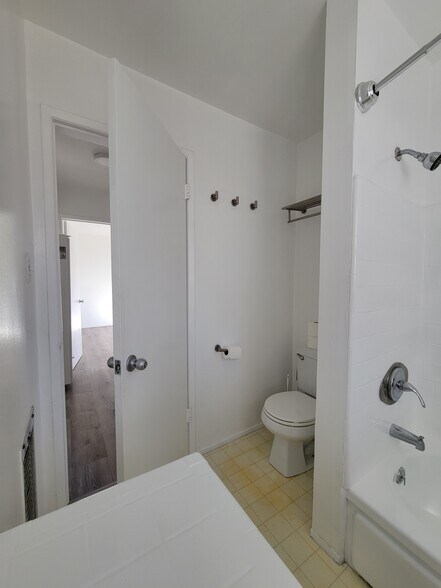 Building Photo - 3708 Corinth Ave