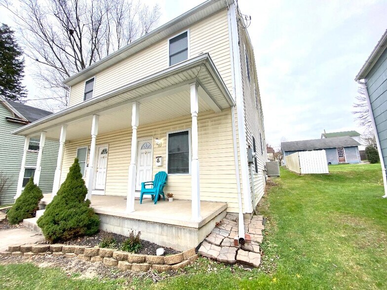Building Photo - 954 Ash St