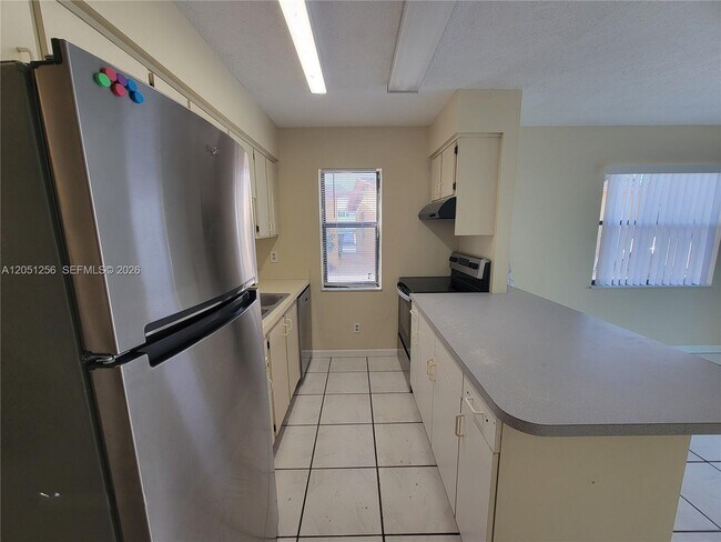 Building Photo - 307 S Ocean Dr