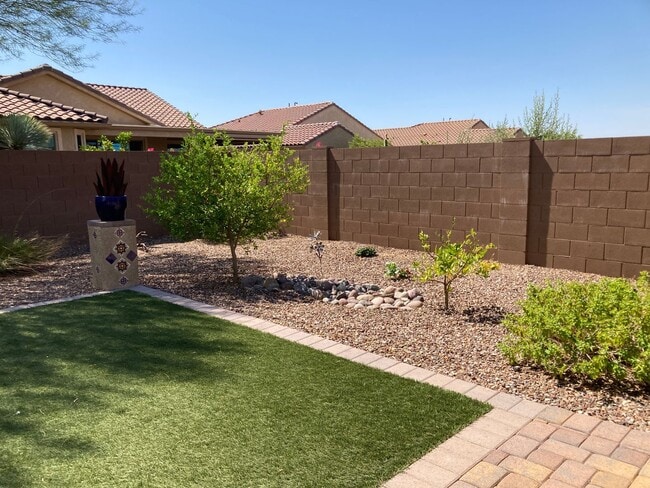 Building Photo - Dove Mountain Del Webb Beauty!