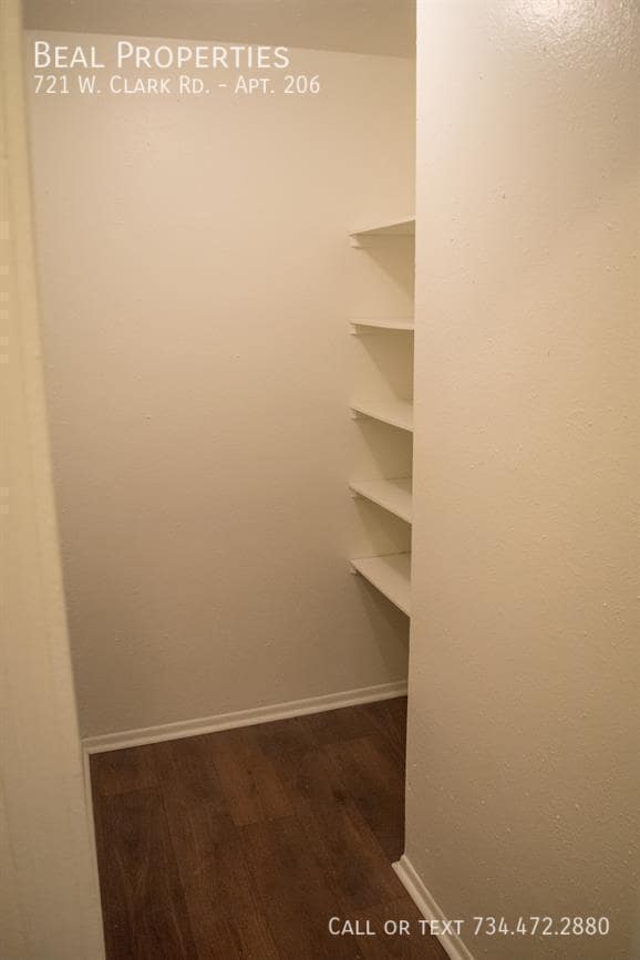 Building Photo - 721 W Clark Rd