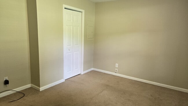 Building Photo - 474 Robin Ln