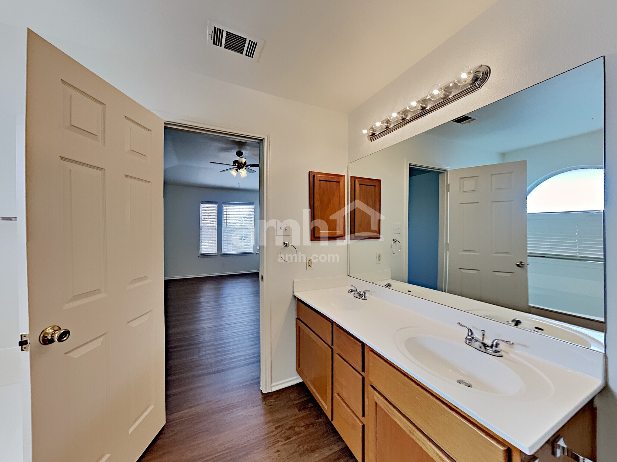 Building Photo - 2915 Encino Riv