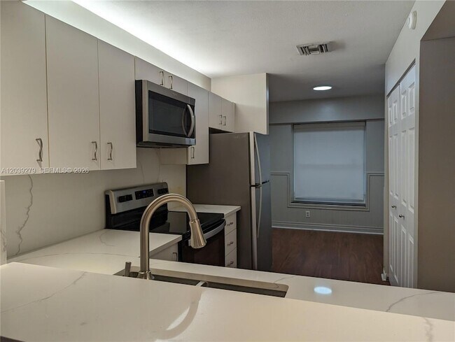 Building Photo - 3446 Oak Dr